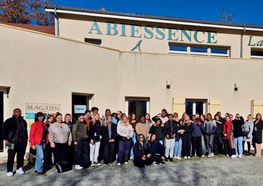 BTS esthétique et coiffure en visite Abiessence.jpg